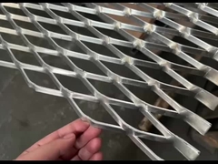 ลวดตาข่ายโลหะขยายสังกะสีพร้อมรูเพชร 25 * 50 มม. 1.2 * 2.4 ม