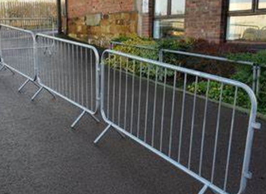 Hot Dip Galvanized Crowd Control Barriers Bridge Feet Temporary Fence For Road