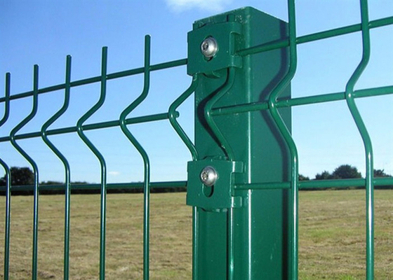 Hot Dip Galvanized Triangle Bending Fence 3.5mm Wire Diameter Security Low Carbon Steel Sample Free