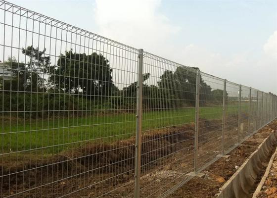 Hot Dip Galvanized Triangle Bending Fence 3.5mm Wire Diameter Security Low Carbon Steel Sample Free