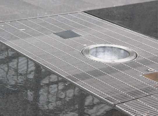Q235 Hot Dipped Galvanised Walkway Grating 32*3mm Stair Tread Grating