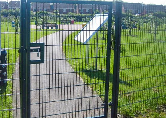 Low Carbon Steel Pvc Coated Double Loop Wire Fencing 50mm X 200mm Mesh Size