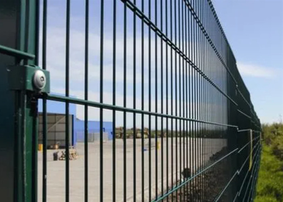 OEM Twin Wire Double Loop Wire Fencing with Square Post 50*100mm