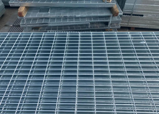 Galvanized Steel Walkway Grating Black / White For Chemical Plant 30*3mm