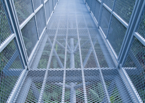 Steel Walkway Grating Heavy Duty Anti Slip Safety Tread for Industrial Use