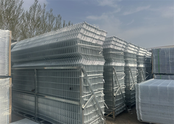 3D Curvy Fence 55*200mm Mesh Hole 3.5mm Wire Diameter For Residential Site