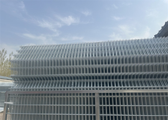 Customizable Triangle Welded Wire Mesh Fence with 50*150mm Mesh Hole