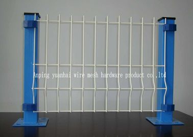 Folded Mesh Wire Triangle Fence Panel Re - Drawing Gavanized Wire Square / Peach Post