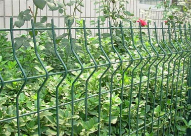 Custom Iron Triangle Wire Mesh Fencing Panels Peach Shaped For Municipal Fence
