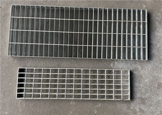 Q235 Pressed 32*3mm Galvanized Steel Grating For Stair Treads / Walkway