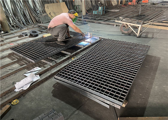 Galvanized Press Locked Welded 0.3mm Walkway Steel Grating For Machinery Plant