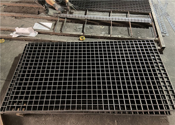 Galvanized Press Locked Welded 0.3mm Walkway Steel Grating For Machinery Plant