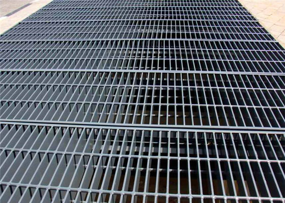 Stair Treads 32x5mm 316L Steel Walkway Grating