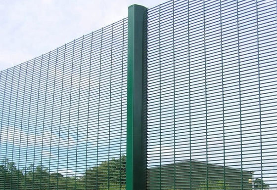 Low Carbon Steel Wire Mesh 80x80mm Post 358 Security Fencing