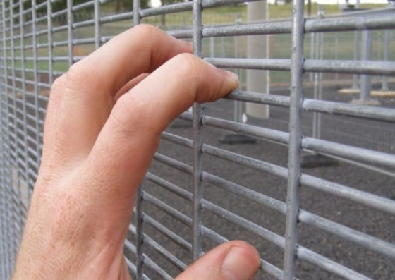 Anti Cut 12.7*76.2*4.0mm 358 Mesh Fence For Airport