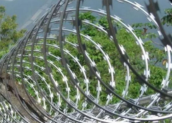 Hot Dip Galvanized Razor Barbed Wire Military Security 900mm Coil Thermal