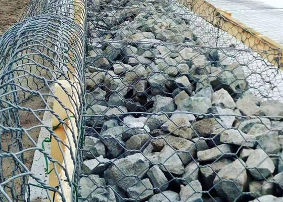 ซิงค์เคลือบ Galfan Gabion กระเป๋าสตางค์ Civil Engineering 2 * 1 * 1m 80 * 100mm หลุม
