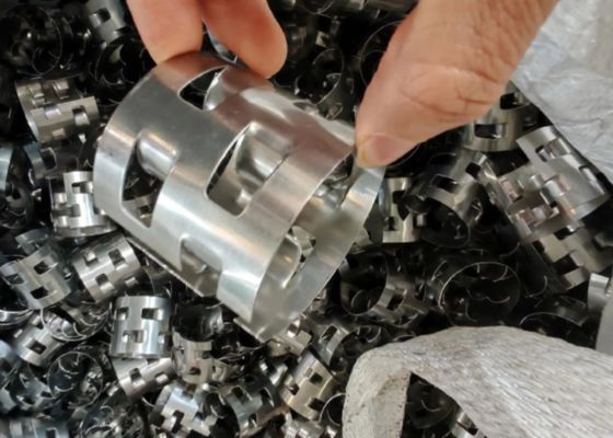 SS316 Pall Ring โลหะการบรรจุสุ่มสําหรับหอคอยล้างแก๊ส 50 * 50 * 0.5 มม.