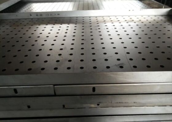 ตาข่ายลวดเจาะรูสำหรับสภาพแวดล้อมที่รุนแรงและการใช้งานรับน้ำหนักสูง