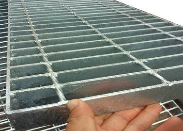 ธรรมดา / ฟันปลา / ฉันพิมพ์ Steel Walkway Grating Cross Bar ขนาด 6mm / 8mm พร้อมคลิป