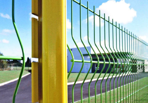 จุ่มร้อนชุบสังกะสี 3d Bending Farm 2 นิ้วคูณ 4 นิ้วรั้วลวดเชื่อม